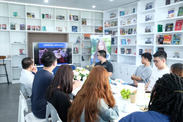 Học phí, học bổng và điều kiện chuyển tiếp